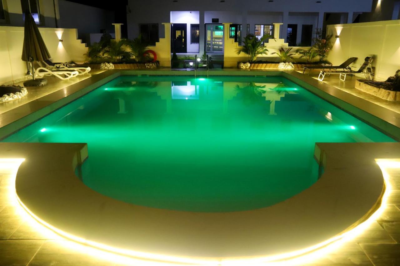 Shalom City Hotel ガルア エクステリア 写真